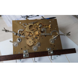 Чистка и смазка механизма от напольных часов Howard Miller.