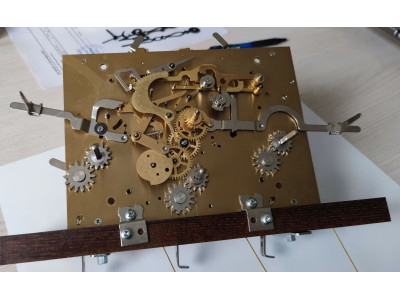 Чистка и смазка механизма от напольных часов Howard Miller. Чистка и смазка механизма от напольных часов Howard Miller.